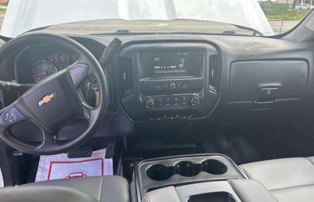 1GC1KUEG9JF206377 - 2018 CHEVROLET SILVERADO K2500 HEAVY DUTY WHITE photo 9