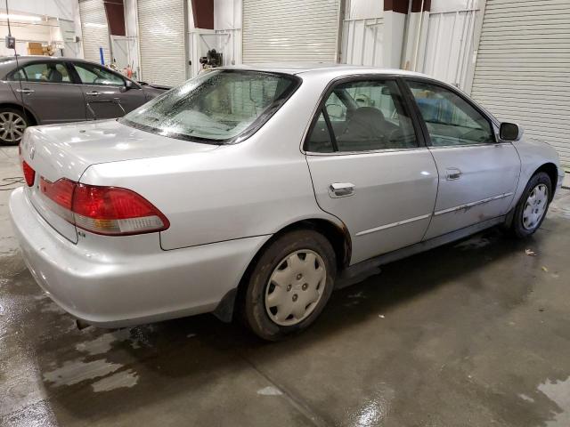 1HGCG56462A061089 - 2002 HONDA ACCORD LX SILVER photo 3