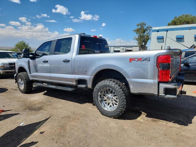 1FT8W2BT5PED09514 - 2023 FORD F250 SUPER DUTY SILVER photo 2
