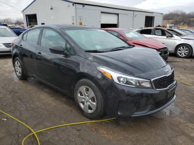 3KPFK4A7XJE184671 - 2018 KIA FORTE LX BLACK photo 4