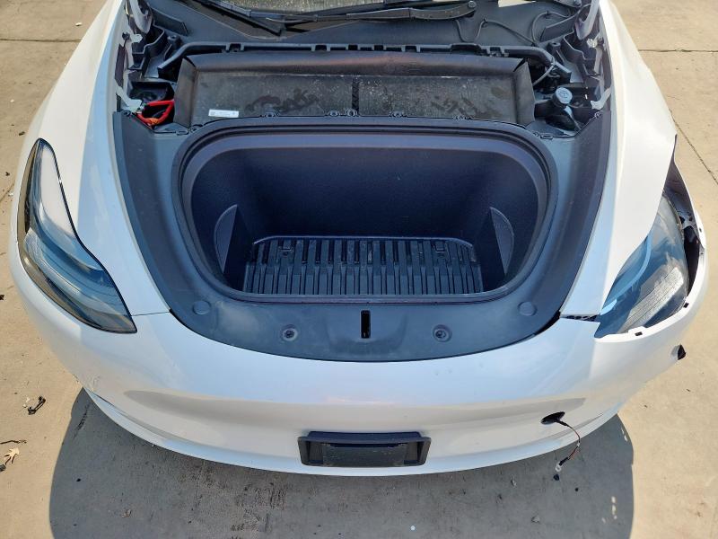 7SAYGDEE9RA321107 - 2024 TESLA MODEL Y 白色 照片 12