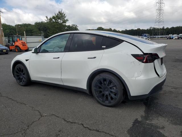 7SAYGAEE8NF359052 - 2022 TESLA MODEL Y WHITE photo 2