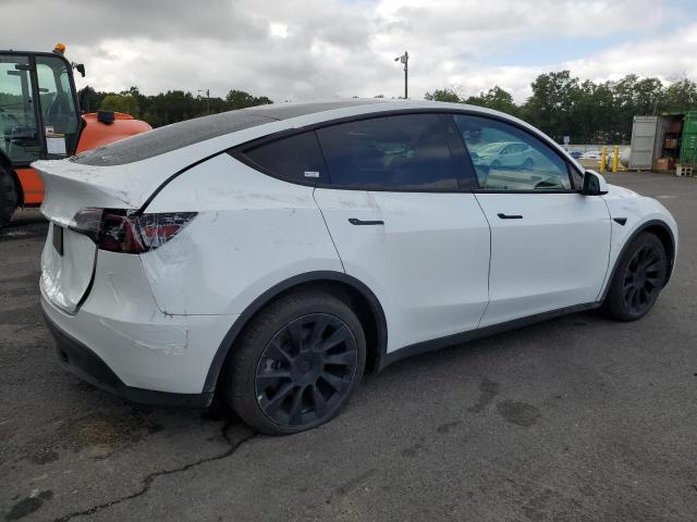 7SAYGAEE8NF359052 - 2022 TESLA MODEL Y WHITE photo 3