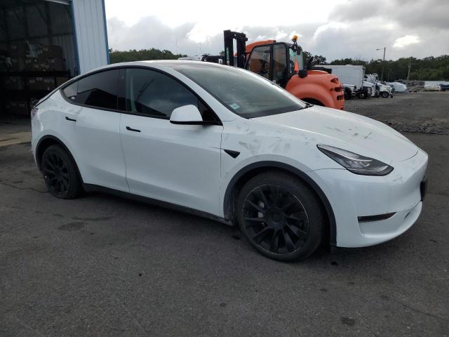 7SAYGAEE8NF359052 - 2022 TESLA MODEL Y WHITE photo 4