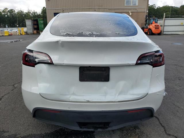 7SAYGAEE8NF359052 - 2022 TESLA MODEL Y WHITE photo 6