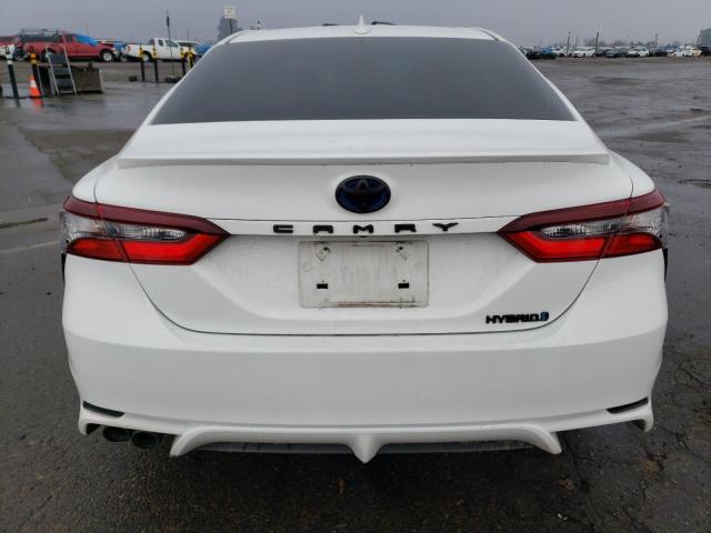 4T1G31AK9MU021810 - 2021 TOYOTA CAMRY SE WHITE photo 6