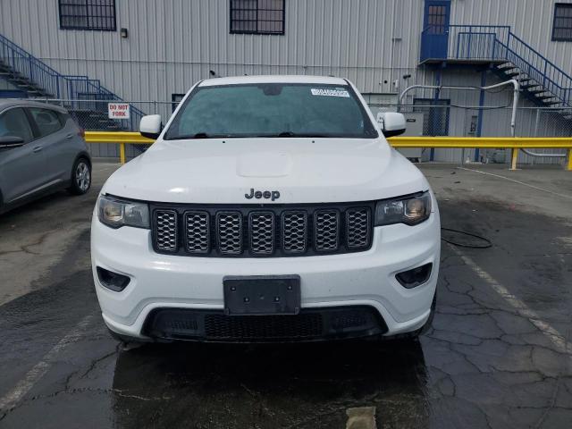 1C4RJFAG5JC104230 - 2018 JEEP GRAND CHEROKEE LAREDO أبيض صورة 5