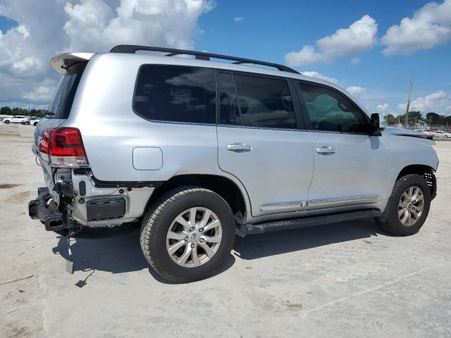 JTMCY7AJ8J4063914 - 2018 TOYOTA LAND CRUIS SILVER photo 3