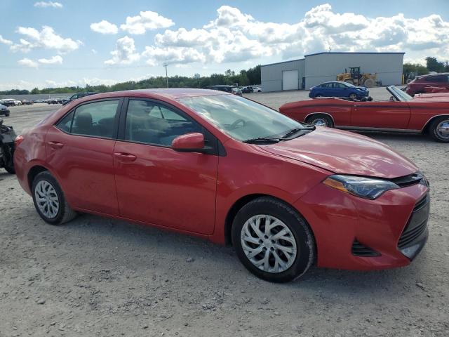 2T1BURHE0JC062426 - 2018 TOYOTA COROLLA L RED photo 4