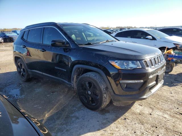 3C4NJCBB6JT137564 - 2018 JEEP COMPASS LATITUDE BLACK photo 4