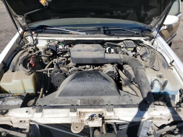 1G4BR8372NW410417 - 1992 BUICK ROADMASTER ESTATE WHITE photo 11