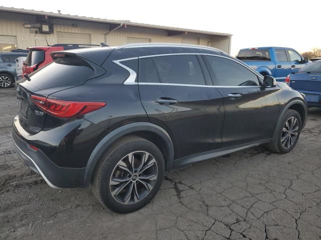 SJKCH5CR3JA054057 - 2018 INFINITI QX30 BASE BLACK photo 3