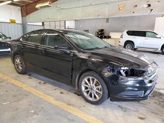 3FA6P0H78HR374929 - 2017 FORD FUSION SE BLACK photo 4