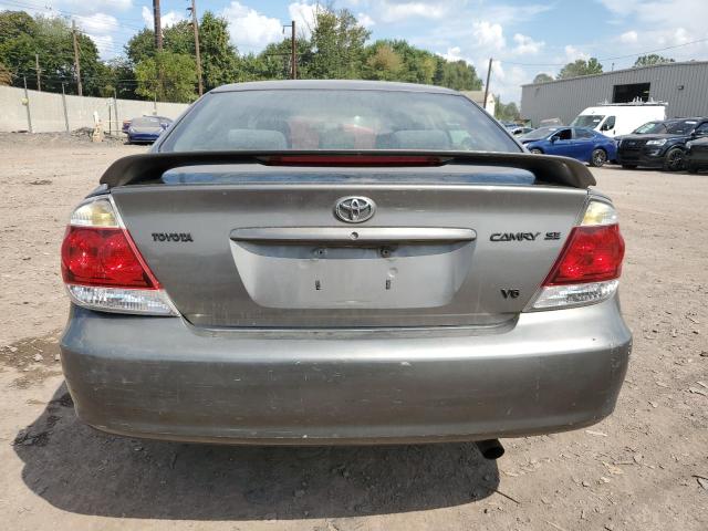 4T1BA32K25U070018 - 2005 TOYOTA CAMRY SE ნაცრისფერი ფოტო 6