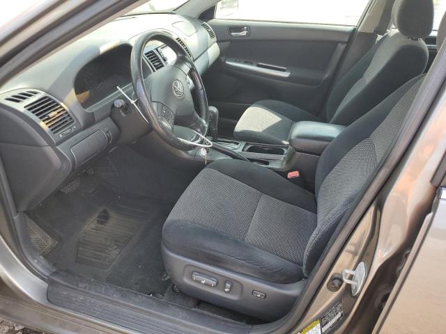 4T1BA32K25U070018 - 2005 TOYOTA CAMRY SE ნაცრისფერი ფოტო 7