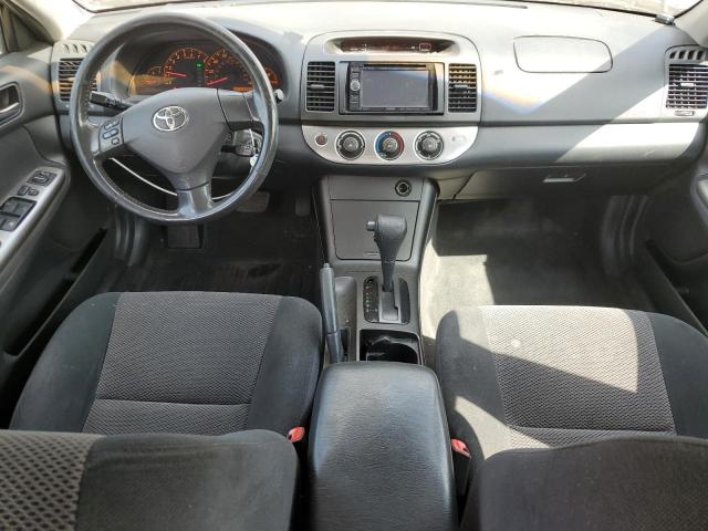 4T1BA32K25U070018 - 2005 TOYOTA CAMRY SE ნაცრისფერი ფოტო 8