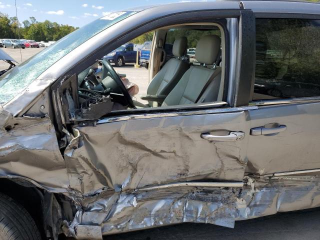 2C4RC1BG0GR128625 - 2016 CHRYSLER TOWN & COU TOURING SILVER photo 7