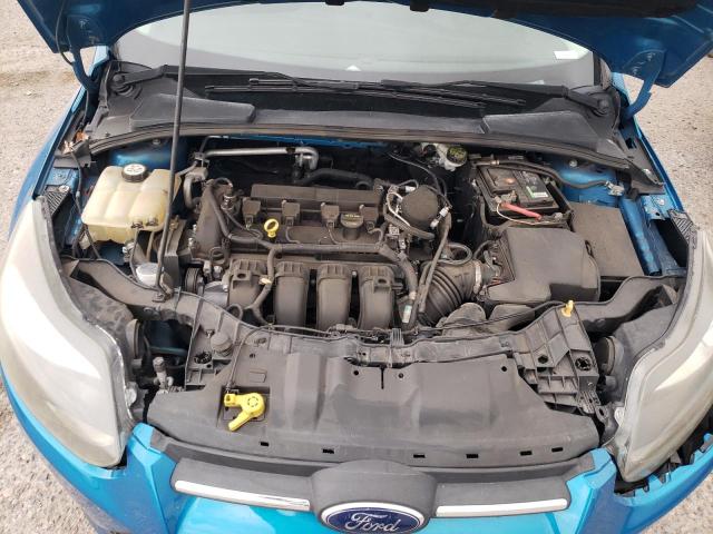 1FAHP3K2XCL451945 - 2012 FORD FOCUS SE BLUE photo 11