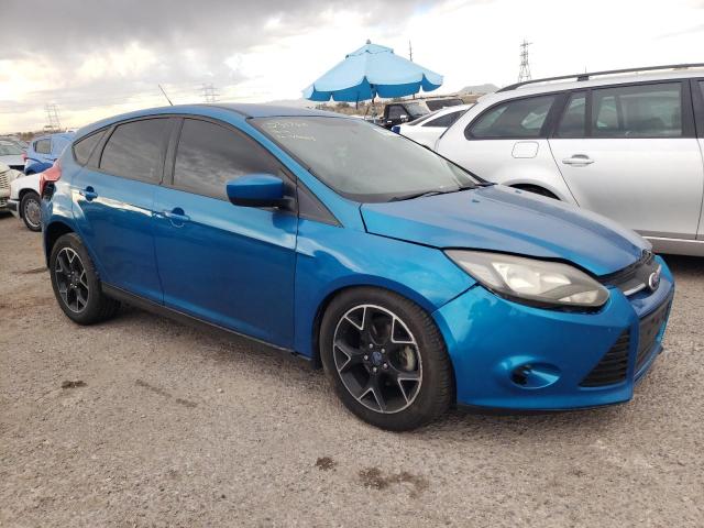 1FAHP3K2XCL451945 - 2012 FORD FOCUS SE BLUE photo 4