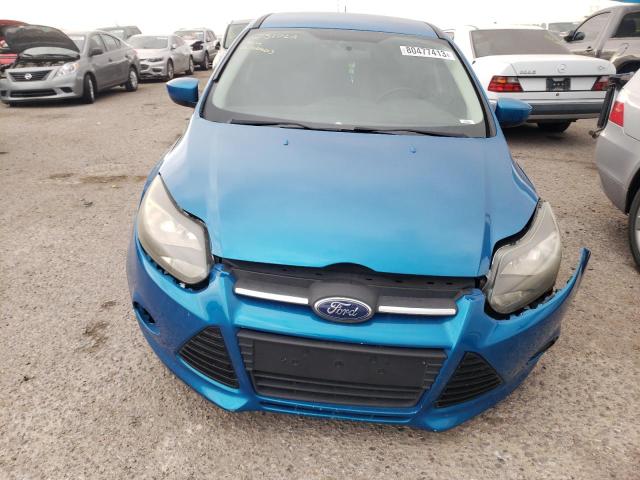 1FAHP3K2XCL451945 - 2012 FORD FOCUS SE BLUE photo 5