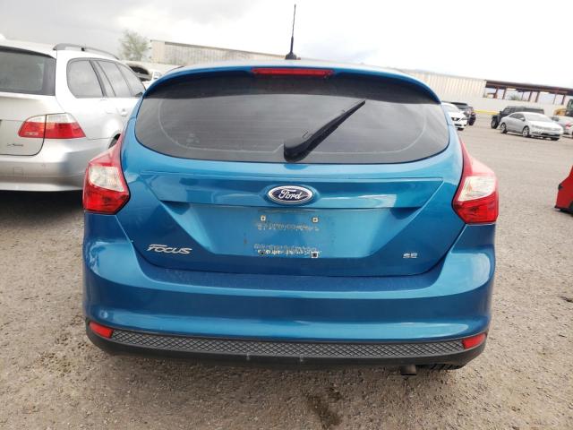 1FAHP3K2XCL451945 - 2012 FORD FOCUS SE BLUE photo 6