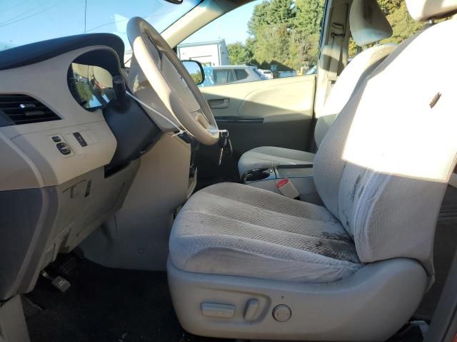 5TDKK3DC0BS046596 - 2011 TOYOTA SIENNA LE RED photo 7