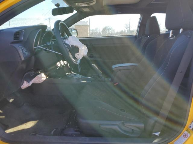 JTKJF5C78C3026950 - 2012 TOYOTA SCION TC 黄色 照片 7