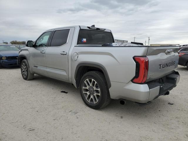 5TFMA5DB9NX011035 - 2022 TOYOTA TUNDRA CREWMAX PLATINUM Gümüş foto 2