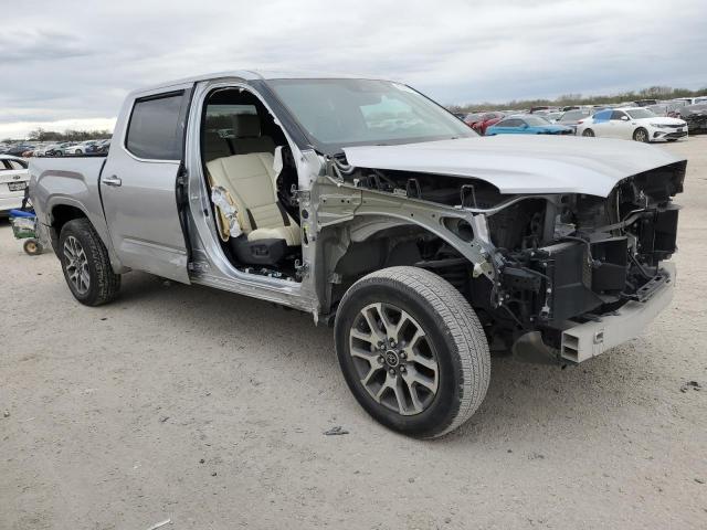 5TFMA5DB9NX011035 - 2022 TOYOTA TUNDRA CREWMAX PLATINUM Gümüş foto 4
