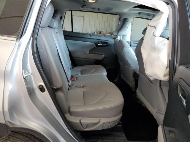 5TDGZRBH7MS529847 - 2021 TOYOTA HIGHLANDER XLE SILVER photo 11