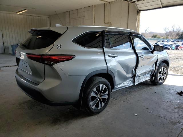 5TDGZRBH7MS529847 - 2021 TOYOTA HIGHLANDER XLE SILVER photo 3