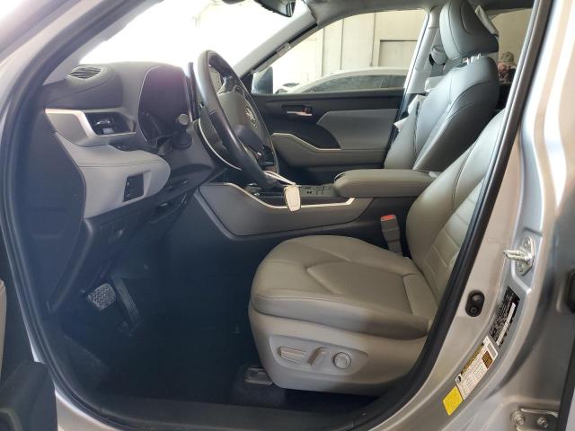 5TDGZRBH7MS529847 - 2021 TOYOTA HIGHLANDER XLE SILVER photo 7