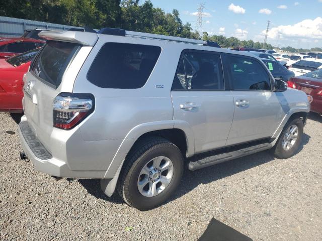 JTEZU5JR1L5215329 - 2020 TOYOTA 4RUNNER SR5 SILVER photo 3
