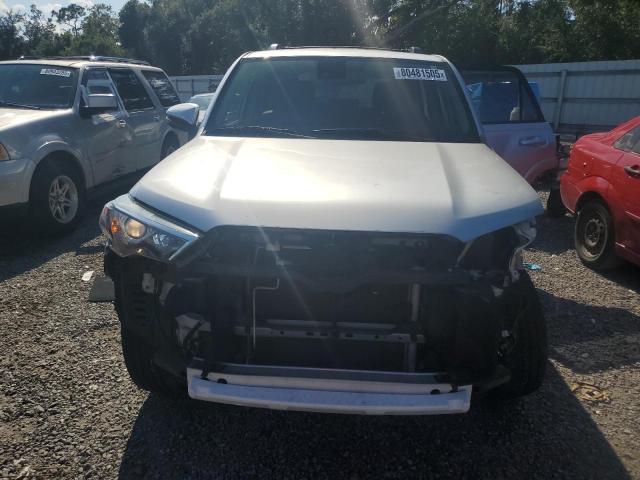 JTEZU5JR1L5215329 - 2020 TOYOTA 4RUNNER SR5 SILVER photo 5