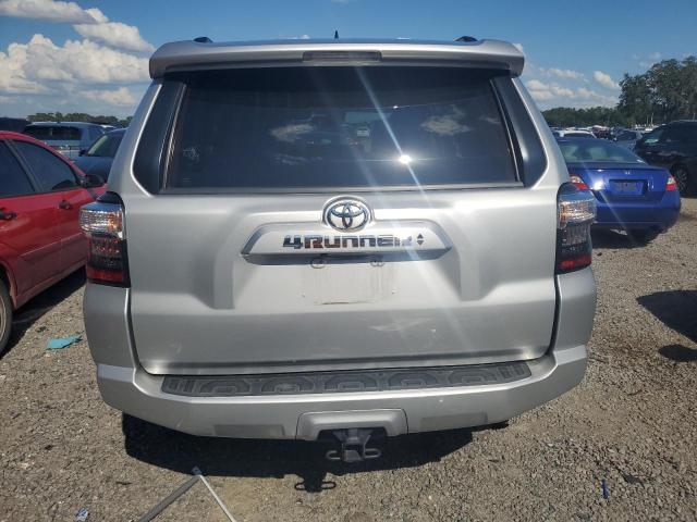 JTEZU5JR1L5215329 - 2020 TOYOTA 4RUNNER SR5 SILVER photo 6