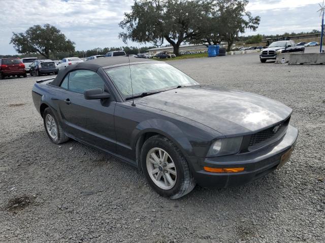 1ZVFT84N375202945 - 2007 FORD MUSTANG GRAY photo 4