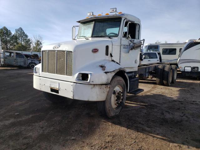 2NPNHD6X24M831043 - 2004 PETERBILT 330 WHITE photo 2