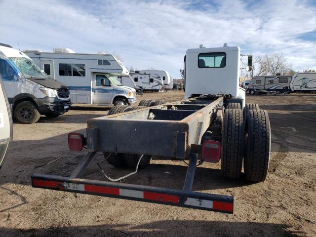 2NPNHD6X24M831043 - 2004 PETERBILT 330 WHITE photo 4