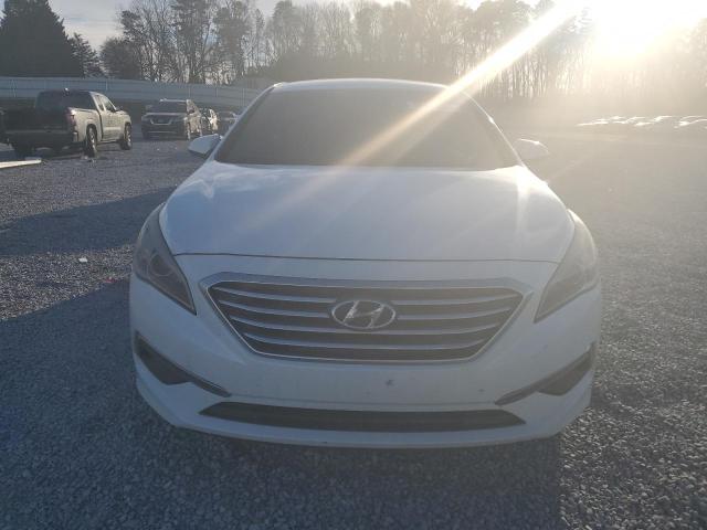 5NPE24AF7FH181961 - 2015 HYUNDAI SONATA SE WHITE photo 5