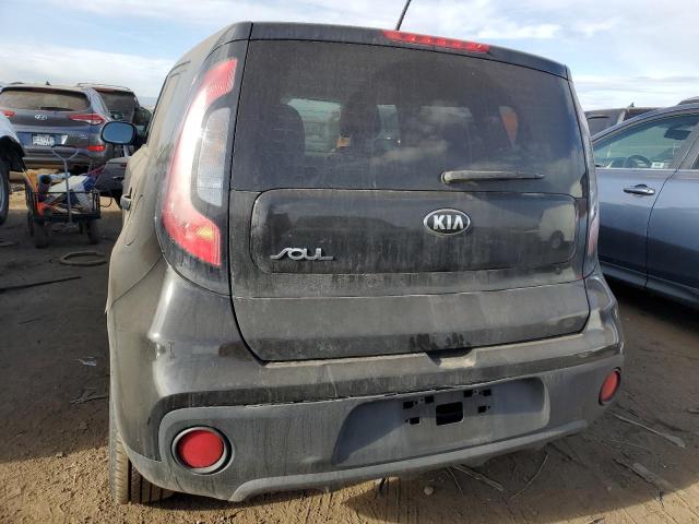 KNDJN2A24H7495985 - 2017 KIA SOUL BLACK photo 6