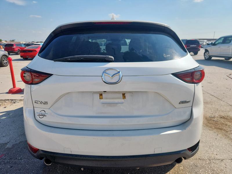 JM3KFACM0J1359136 - 2018 MAZDA CX-5 TOURING أبيض صورة 6