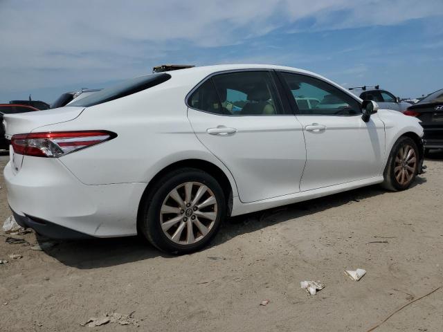 4T1B11HK6JU619824 - 2018 TOYOTA CAMRY L WHITE photo 3
