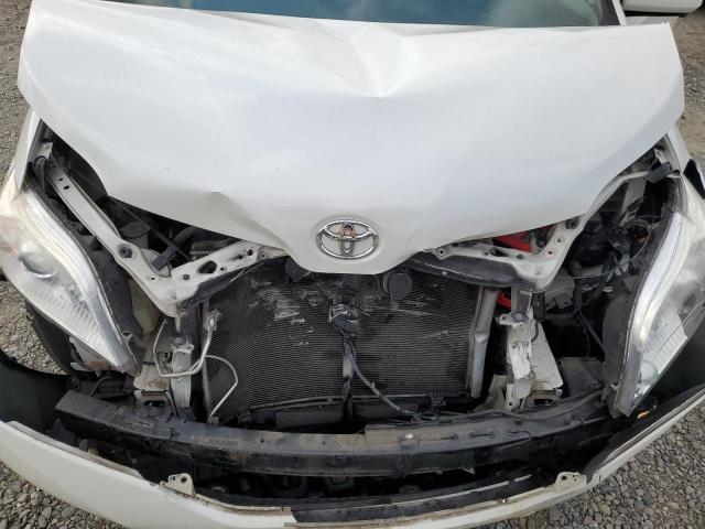 5TDYK3DC9FS675810 - 2015 TOYOTA SIENNA XLE WHITE photo 12