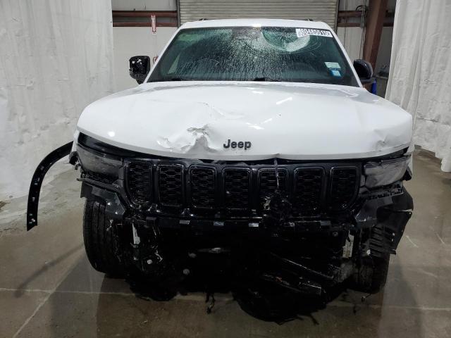 1C4RJHAG8PC544186 - 2023 JEEP GRAND CHER LAREDO Weiß Foto 5