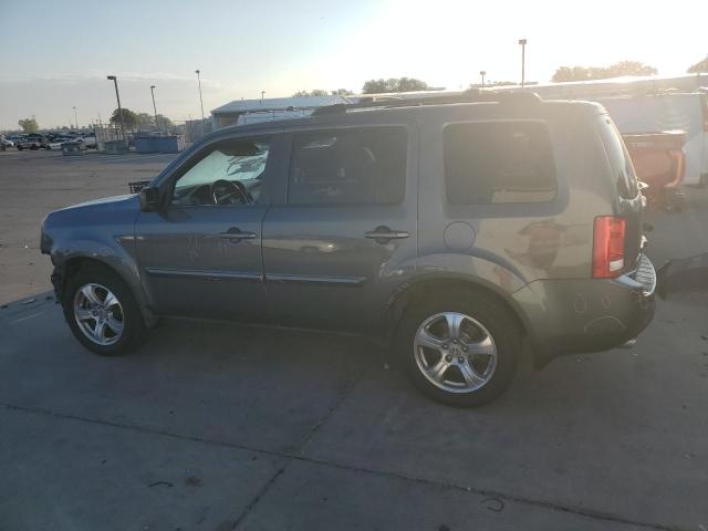 5FNYF3H45CB015965 - 2012 HONDA PILOT EX GRAY photo 2