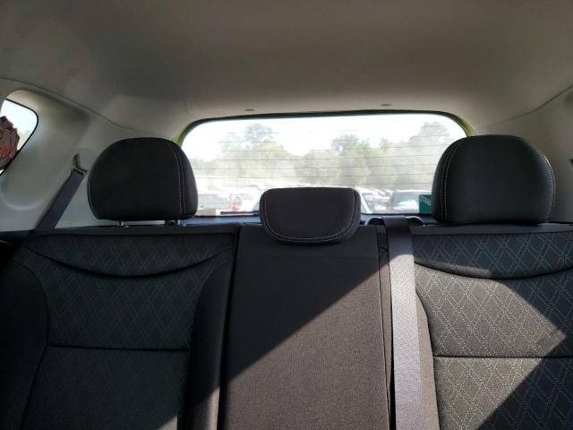 KNDJN2A29J7902673 - 2018 KIA SOUL GREEN photo 10