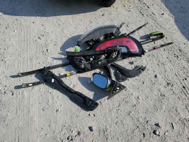 KNDJN2A29J7902673 - 2018 KIA SOUL GREEN photo 13