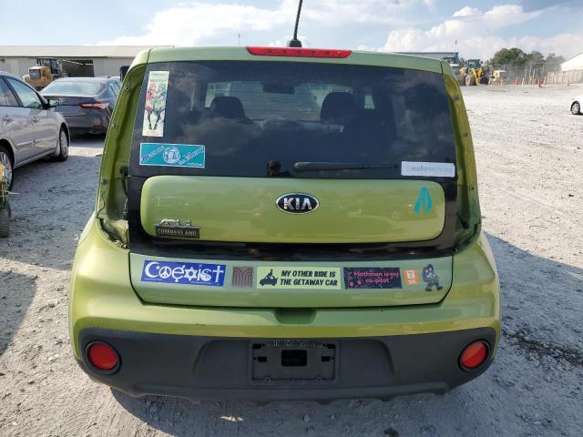 KNDJN2A29J7902673 - 2018 KIA SOUL GREEN photo 6