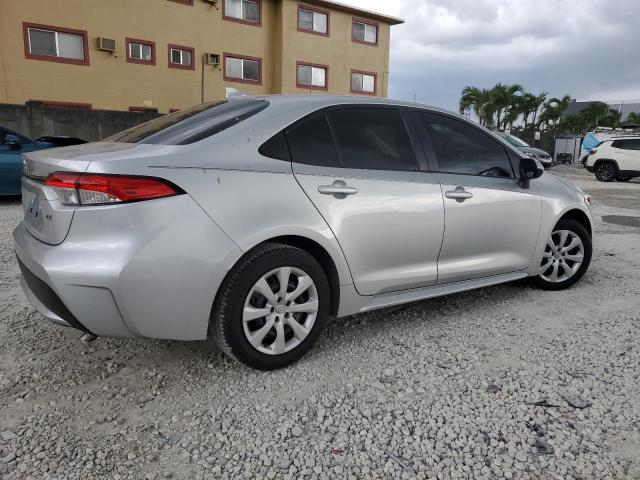 JTDEPMAE3NJ222682 - 2022 TOYOTA COROLLA LE 银色 照片 3