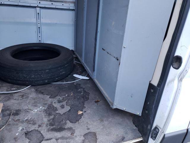 3C6TRVDG1JE103533 - 2018 RAM PROMASTER 2500 HIGH Weiß Foto 11